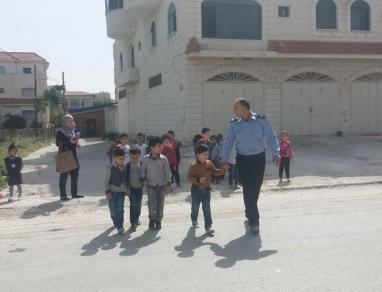 الشرطة تنظم محاضرة مرورية وتدريب ميداني في روضة أطفال الجيل الجديد في جنين